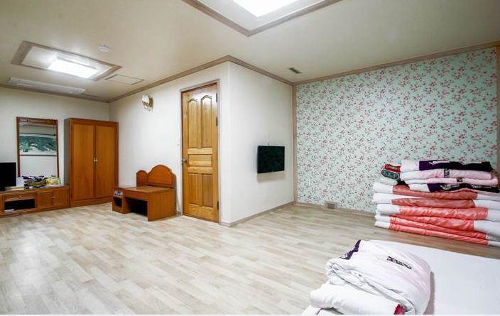 Geoje Tourist Hotel Экстерьер фото